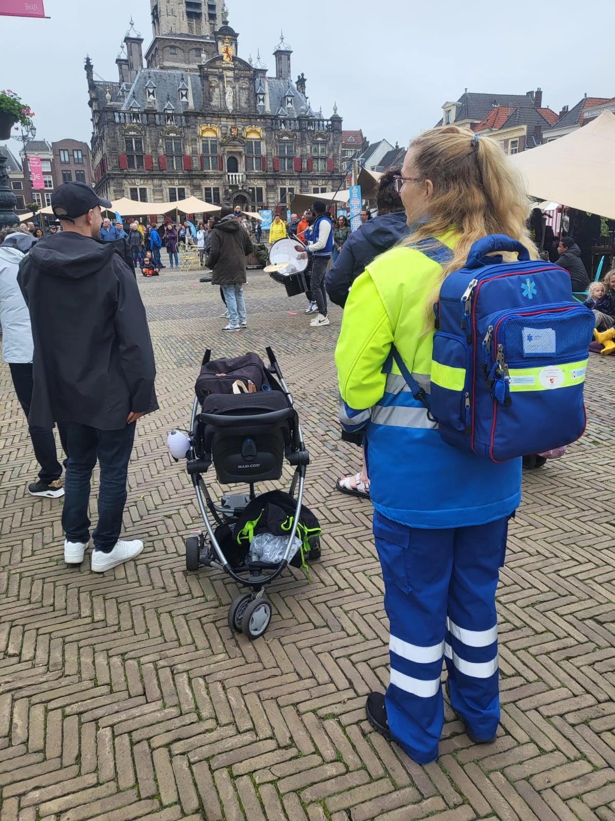 EHBO post verzorgt bij een buiten evenement in Delft
